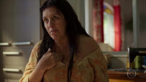 Amor de Mãe: Kátia revela a Lurdes que Domênico está vivo Amor de Mãe: Kátia revela a Lurdes que Domênico está vivo