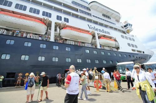 1,9 mil turistas americanos chegam a Manaus no cruzeiro M/S Volendam 1,9 mil turistas americanos chegam a Manaus no cruzeiro M/S Volendam