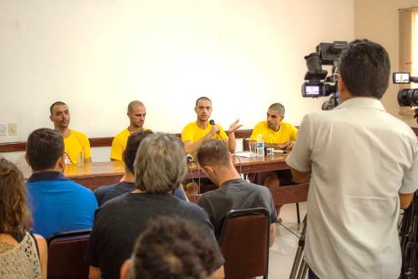 Líder dos Brigadistas de Alter do Chão diz que grupo sofre constantes ameaças de morte Líder dos Brigadistas de Alter do Chão diz que grupo sofre constantes ameaças de morte