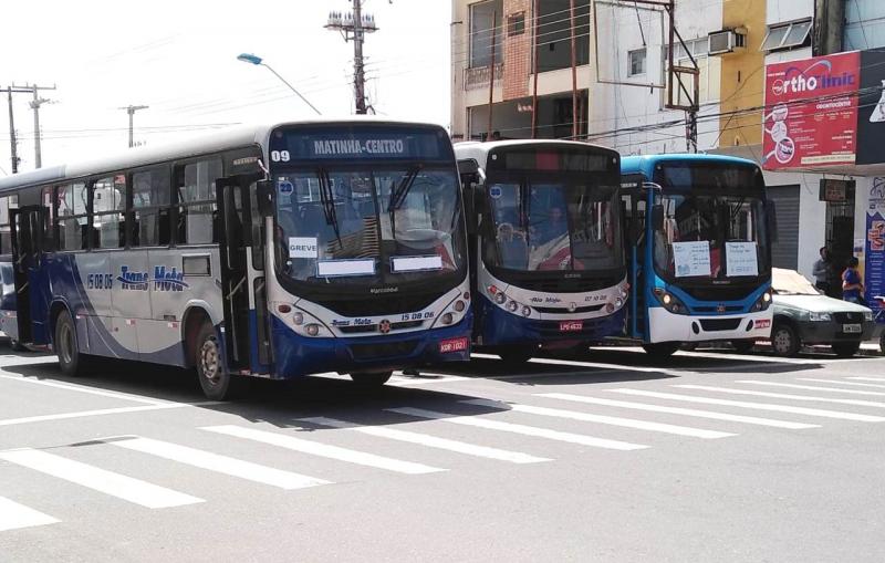 Resende apresenta contrato a Nélio que seria para obter ônibus da China Resende apresenta contrato a Nélio que seria para obter ônibus da China