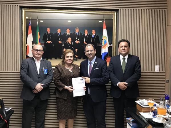 TCE e OAB-AM assinam acordo para fortalecer o controle externo TCE e OAB-AM assinam acordo para fortalecer o controle externo