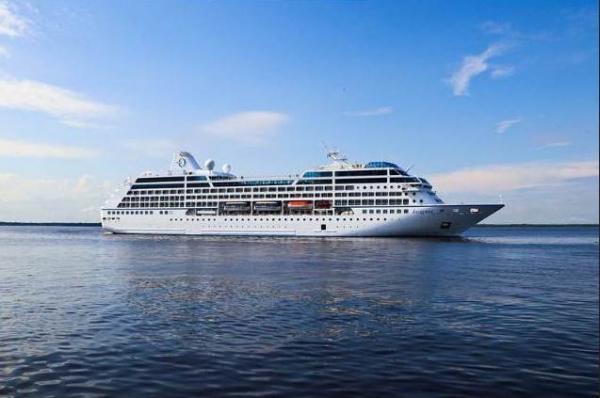 Navio Insignia traz mil turistas a Manaus Navio Insignia traz mil turistas a Manaus