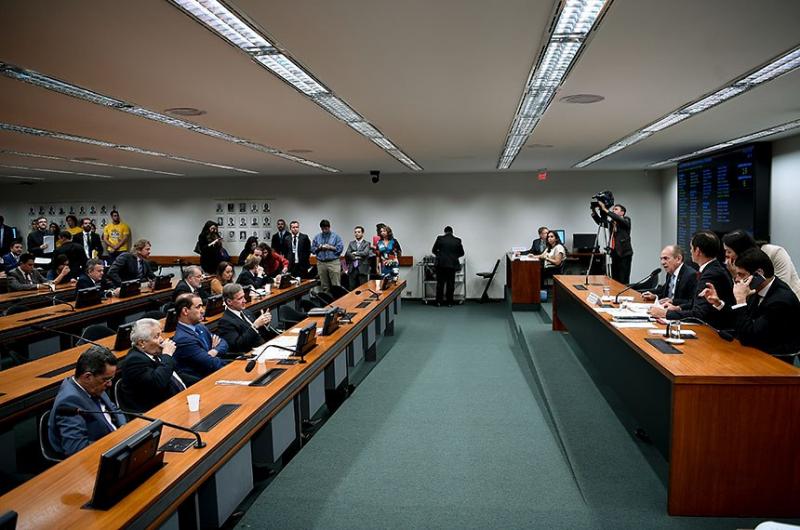 Comissão do Congresso aprova orçamento de R$ 3,8 bilhões para campanhas, em 2020 Comissão do Congresso aprova orçamento de R$ 3,8 bilhões para campanhas, em 2020