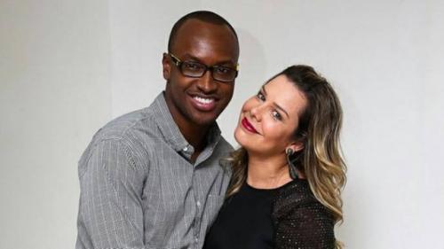 Thiaguinho chora em show ao cantar música que fez para Fernanda Souza Thiaguinho chora em show ao cantar música que fez para Fernanda Souza