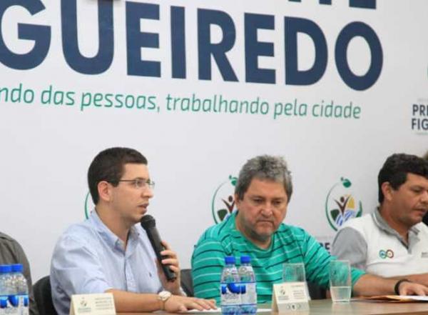 Desembargador Lins reconduz Romeiro Mendonça ao cargo de prefeito em Figueiredo Desembargador Lins reconduz Romeiro Mendonça ao cargo de prefeito em Figueiredo