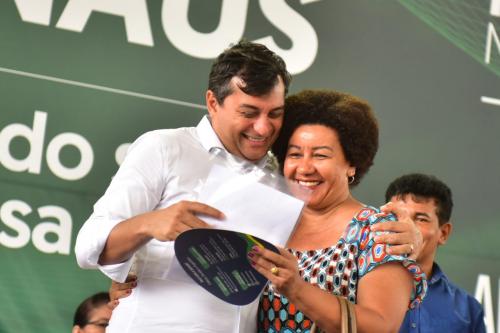 Wilson entrega crédito a microempreendedores e títulos de terra no Mutirão Wilson entrega crédito a microempreendedores e títulos de terra no Mutirão