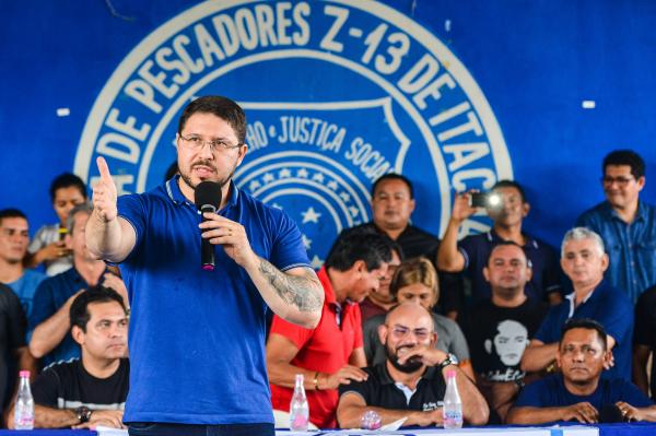 Vice-governador se reúne com 2 mil pescadores e anuncia fábrica de gelo Vice-governador se reúne com 2 mil pescadores e anuncia fábrica de gelo