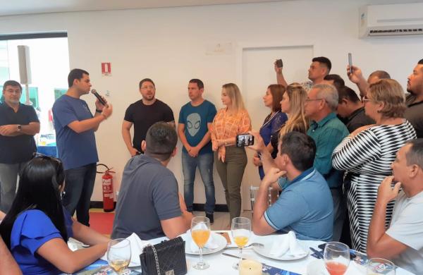 Prestigiado no governo, Saullo Vianna reúne base em confraternização Prestigiado no governo, Saullo Vianna reúne base em confraternização