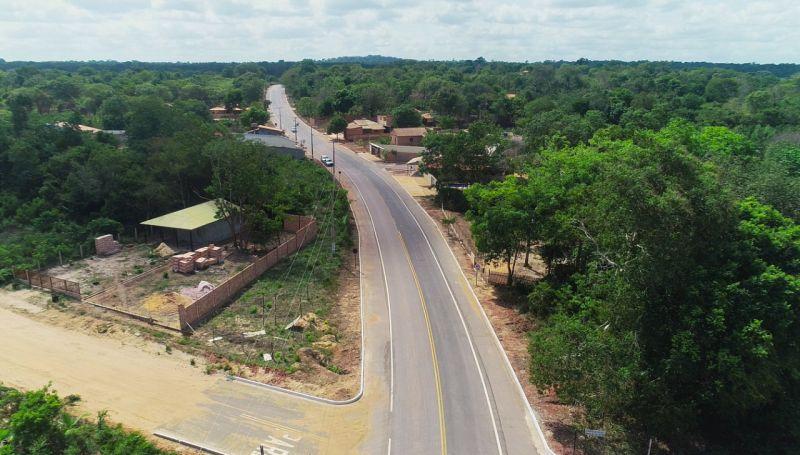 Trecho da estrada que liga Alter do Chão à comunidade Pindobal é entregue pavimentado Trecho da estrada que liga Alter do Chão à comunidade Pindobal é entregue pavimentado