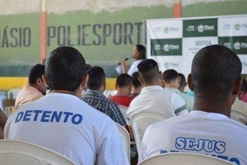 Detentos fazem provas do Enem hoje e amanhã Detentos fazem provas do Enem hoje e amanhã