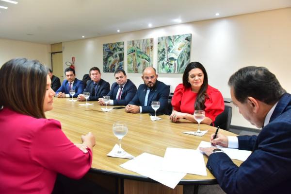 Governador em exercício, Yedo Simões sanciona leis da previdência e contratação de crédito Governador em exercício, Yedo Simões sanciona leis da previdência e contratação de crédito