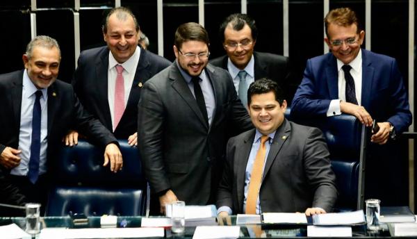 Aprovada no Senado Lei de Informática que preserva Zona Franca de Manaus Aprovada no Senado Lei de Informática que preserva Zona Franca de Manaus