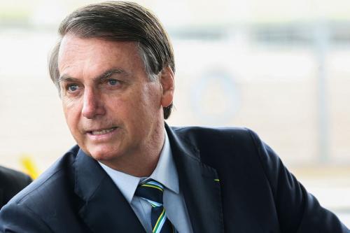 Bolsonaro faz procedimento para retirar lesões de pele, diz Planalto Bolsonaro faz procedimento para retirar lesões de pele, diz Planalto