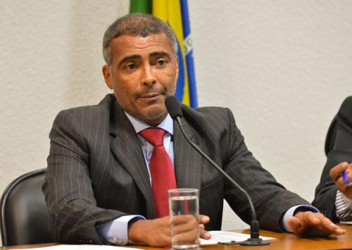 Romário parabeniza primeiro médico PcD a se formar na UEA, em Manaus Romário parabeniza primeiro médico PcD a se formar na UEA, em Manaus