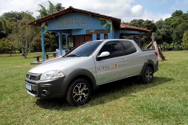 Prefeitura de Manaus entrega veículo a Fazenda Esperança Prefeitura de Manaus entrega veículo a Fazenda Esperança