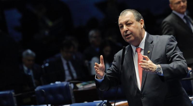 Projeto de Omar para a Educação avança e chega à última fase no Congresso Projeto de Omar para a Educação avança e chega à última fase no Congresso