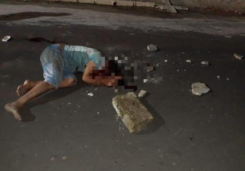 Homem mata ex-mulher com 18 facadas e é agredido com blocos de concreto, em Parintins Homem mata ex-mulher com 18 facadas e é agredido com blocos de concreto, em Parintins