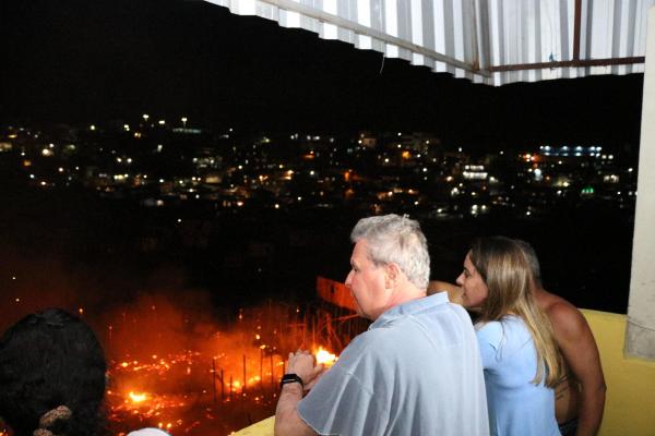 Um ano após incêndio em Educandos, Prefeitura mantém ações voltadas às vítimas Um ano após incêndio em Educandos, Prefeitura mantém ações voltadas às vítimas