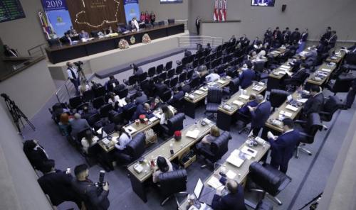 Lei Orçamentária Anual 2020 é aprovada na Aleam Lei Orçamentária Anual 2020 é aprovada na Aleam