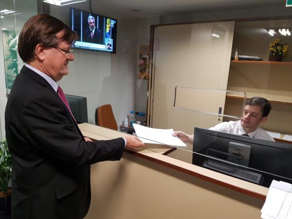 José Ricardo apresenta Projeto para acabar com taxa extra do cheque especial no Brasil José Ricardo apresenta Projeto para acabar com taxa extra do cheque especial no Brasil