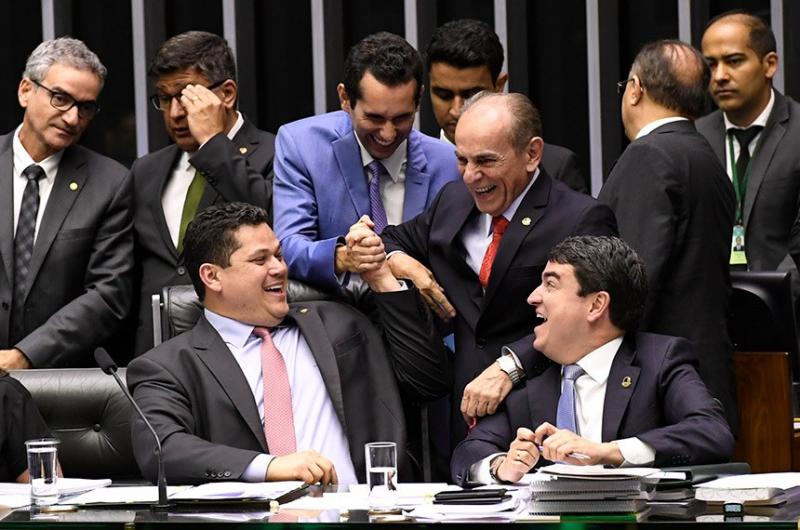 Congresso aprova R$ 3,6 trilhões para Orçamento da União em 2020 Congresso aprova R$ 3,6 trilhões para Orçamento da União em 2020