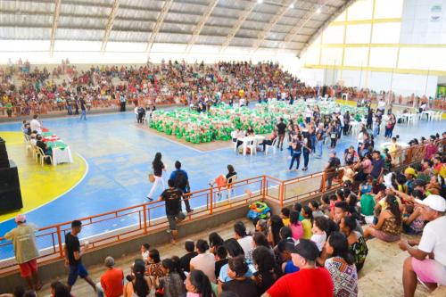 Natal da Prefeitura de Parintins distribui cestas básicas a 1,2 mil famílias Natal da Prefeitura de Parintins distribui cestas básicas a 1,2 mil famílias