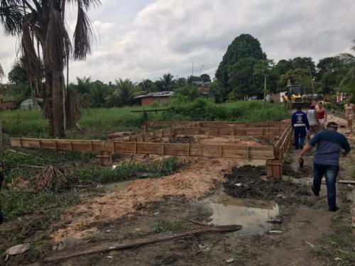 Fiscalização da Prefeitura retira foco de invasão do Santa Etelvina, em Manaus Fiscalização da Prefeitura retira foco de invasão do Santa Etelvina, em Manaus