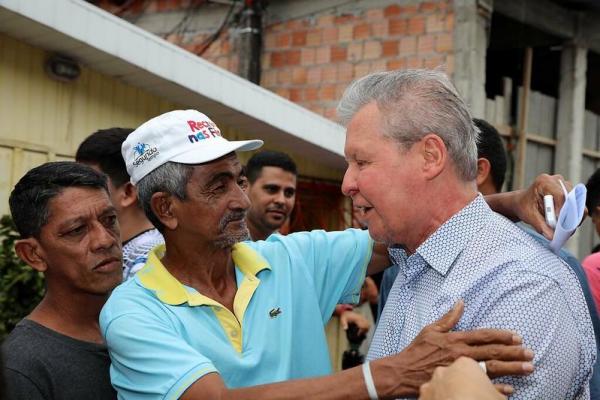 Vítimas do incêndio no Educandos reconhecem assistência da Prefeitura de Manaus Vítimas do incêndio no Educandos reconhecem assistência da Prefeitura de Manaus