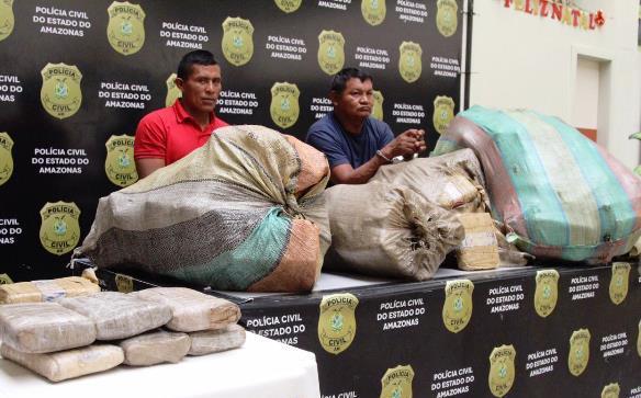 Dupla é presa com carga de droga avaliada em R$ 1,5 milhão, na Manaus Moderna Dupla é presa com carga de droga avaliada em R$ 1,5 milhão, na Manaus Moderna
