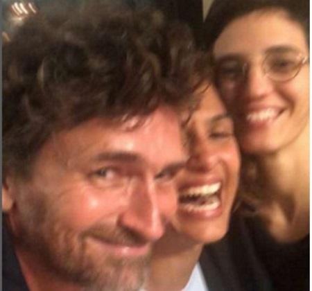 Camila Pitanga celebra o Natal com a atual namorada e o ex Camila Pitanga celebra o Natal com a atual namorada e o ex