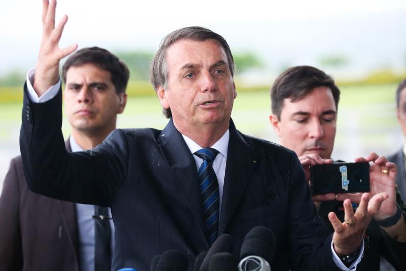 Bolsonaro pede que Congresso amplie posse e porte de armas Bolsonaro pede que Congresso amplie posse e porte de armas