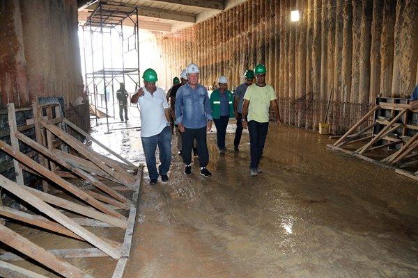 'Obras vão se completar', diz Arthur ao visitar anéis viários da Constantino Nery e Manoa 'Obras vão se completar', diz Arthur ao visitar anéis viários da Constantino Nery e Manoa