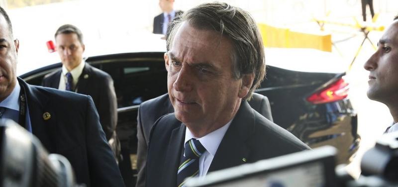 Em novo ataque à Imprensa, Bolsonaro diz que jornalistas são ‘raça em extinção’ Em novo ataque à Imprensa, Bolsonaro diz que jornalistas são ‘raça em extinção’