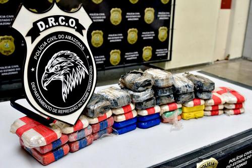 Colombiano é preso com 40 kg de cocaína em embarcação vinda de Tabatinga Colombiano é preso com 40 kg de cocaína em embarcação vinda de Tabatinga