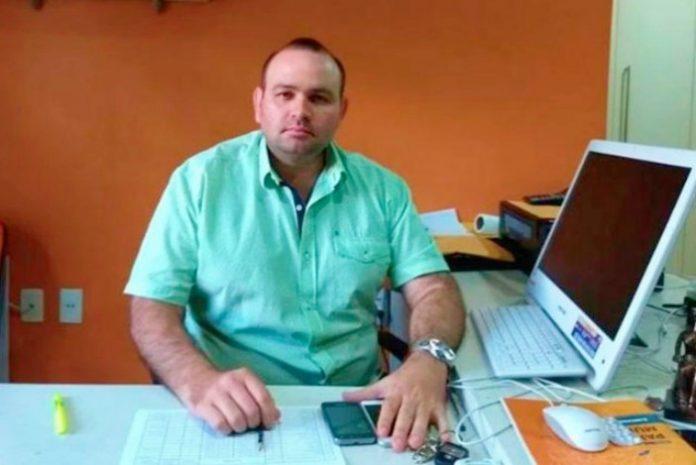 MPF pede que prefeito de Eirunepé faça processo seletivo, pague servidores e entregue merenda MPF pede que prefeito de Eirunepé faça processo seletivo, pague servidores e entregue merenda