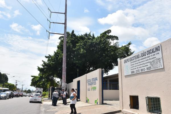 Justiça acata Ação do MPAM e proíbe mudanças na Escola Tiradentes Justiça acata Ação do MPAM e proíbe mudanças na Escola Tiradentes