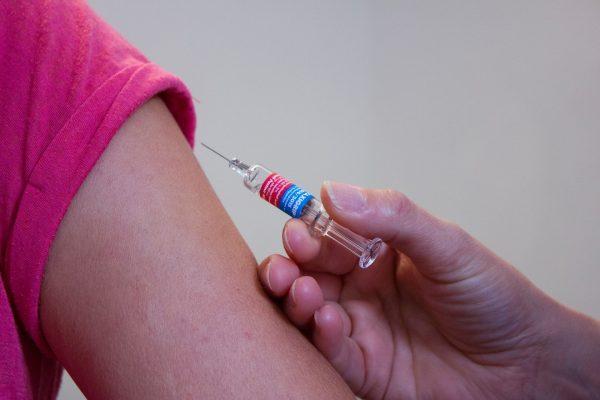 Amazonas recebe 27 mil doses de vacina contra meningite e hepatite B Amazonas recebe 27 mil doses de vacina contra meningite e hepatite B