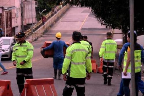 Em processo de revitalização, ponte do Educandos é interditada totalmente Em processo de revitalização, ponte do Educandos é interditada totalmente