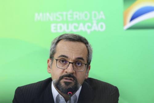 MPF pede suspensão do Sisu até que MEC solucione falhas do Enem MPF pede suspensão do Sisu até que MEC solucione falhas do Enem