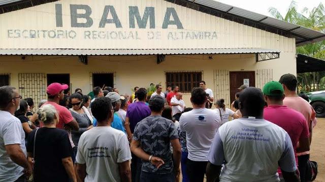 Protesto em Itaituba contra Belo Monte que não reconhece famílias atingidas por barragem Protesto em Itaituba contra Belo Monte que não reconhece famílias atingidas por barragem