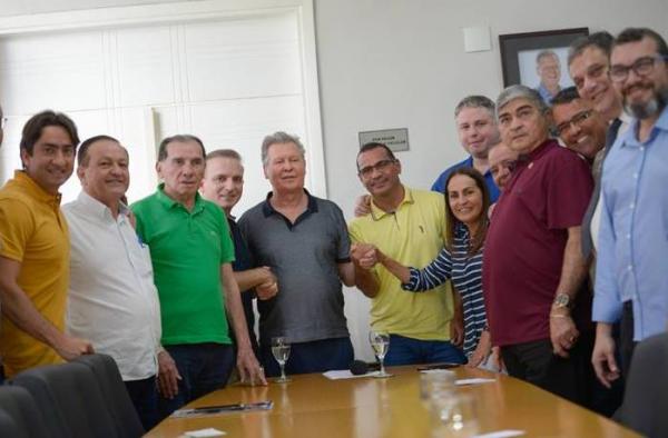 Prefeito anuncia frota de 300 novos ônibus, reformas de terminais e novas estações Prefeito anuncia frota de 300 novos ônibus, reformas de terminais e novas estações