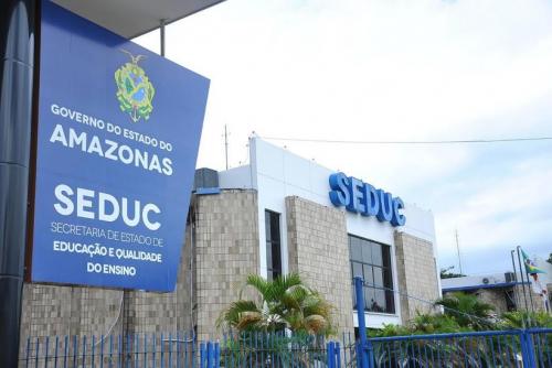 Seduc/AM mantém Escola Estadual Tiradentes com antigos alunos, em Manaus Seduc/AM mantém Escola Estadual Tiradentes com antigos alunos, em Manaus