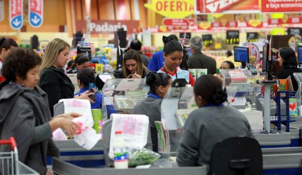 Supermercado que conferir compras de clientes será multado, no AM Supermercado que conferir compras de clientes será multado, no AM
