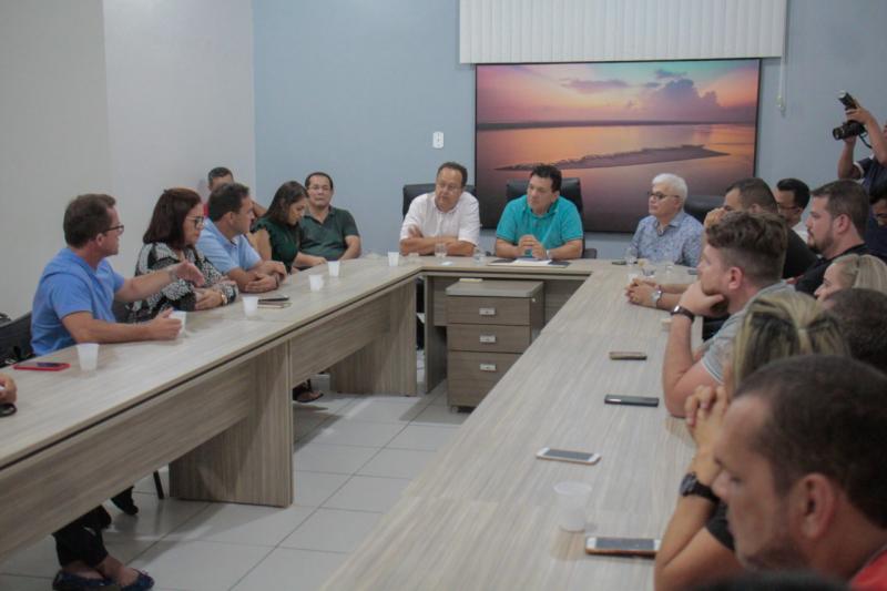 Silas Câmara anuncia R$ 10 milhões em investimentos para Parintins Silas Câmara anuncia R$ 10 milhões em investimentos para Parintins