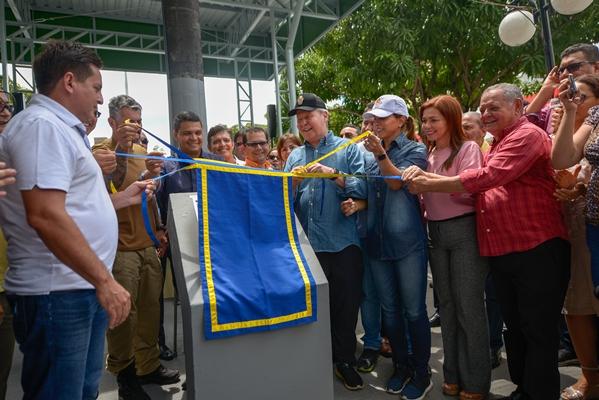 Praça do Eldorado, em Manaus, é entregue revitalizada Praça do Eldorado, em Manaus, é entregue revitalizada