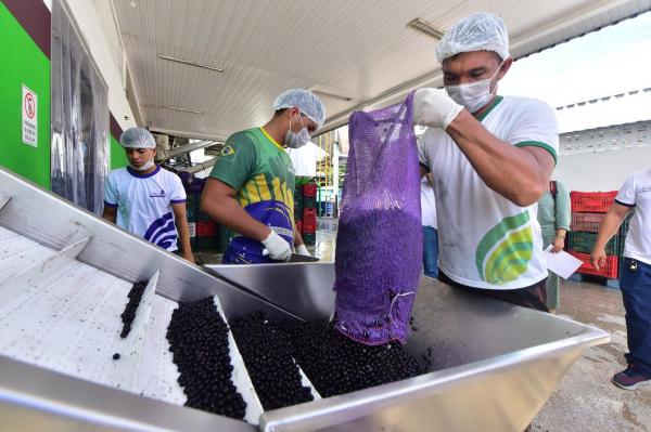 Investimentos no AM somaram R$ 5,7 bilhões com criação de 7 mil vagas no mercado de trabalho Investimentos no AM somaram R$ 5,7 bilhões com criação de 7 mil vagas no mercado de trabalho