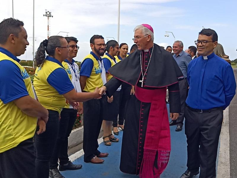 Dom Irineu Roman é recebido com festa em Santarém: 'eu vim para servir' Dom Irineu Roman é recebido com festa em Santarém: 'eu vim para servir'