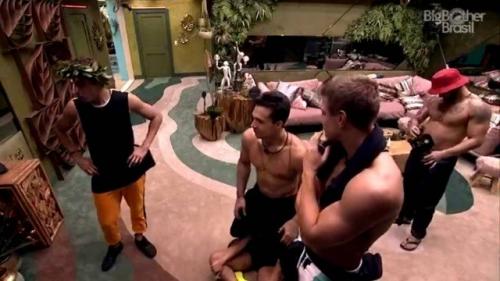 'BBB20': Petrix encosta partes íntimas em Flayslane e gera nova acusação de assédio na web 'BBB20': Petrix encosta partes íntimas em Flayslane e gera nova acusação de assédio na web