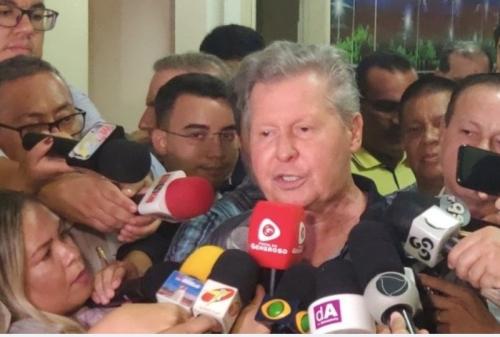 Prefeito de Manaus realiza cirurgia no joelho e passa bem Prefeito de Manaus realiza cirurgia no joelho e passa bem