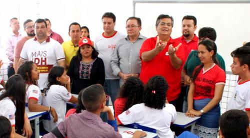 Flávio Dino anuncia novo piso salarial, de R$ 6,3 mil, para professores no MA Flávio Dino anuncia novo piso salarial, de R$ 6,3 mil, para professores no MA